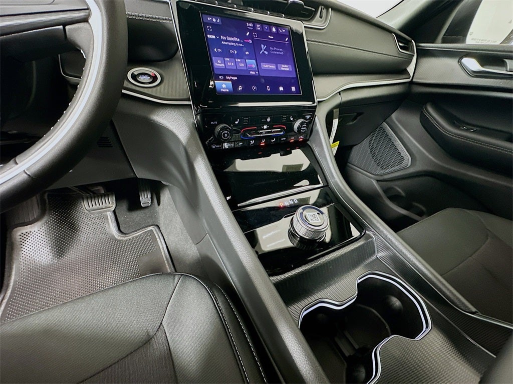 2025 Jeep Grand Cherokee GRAND CHEROKEE LAREDO X 4X4