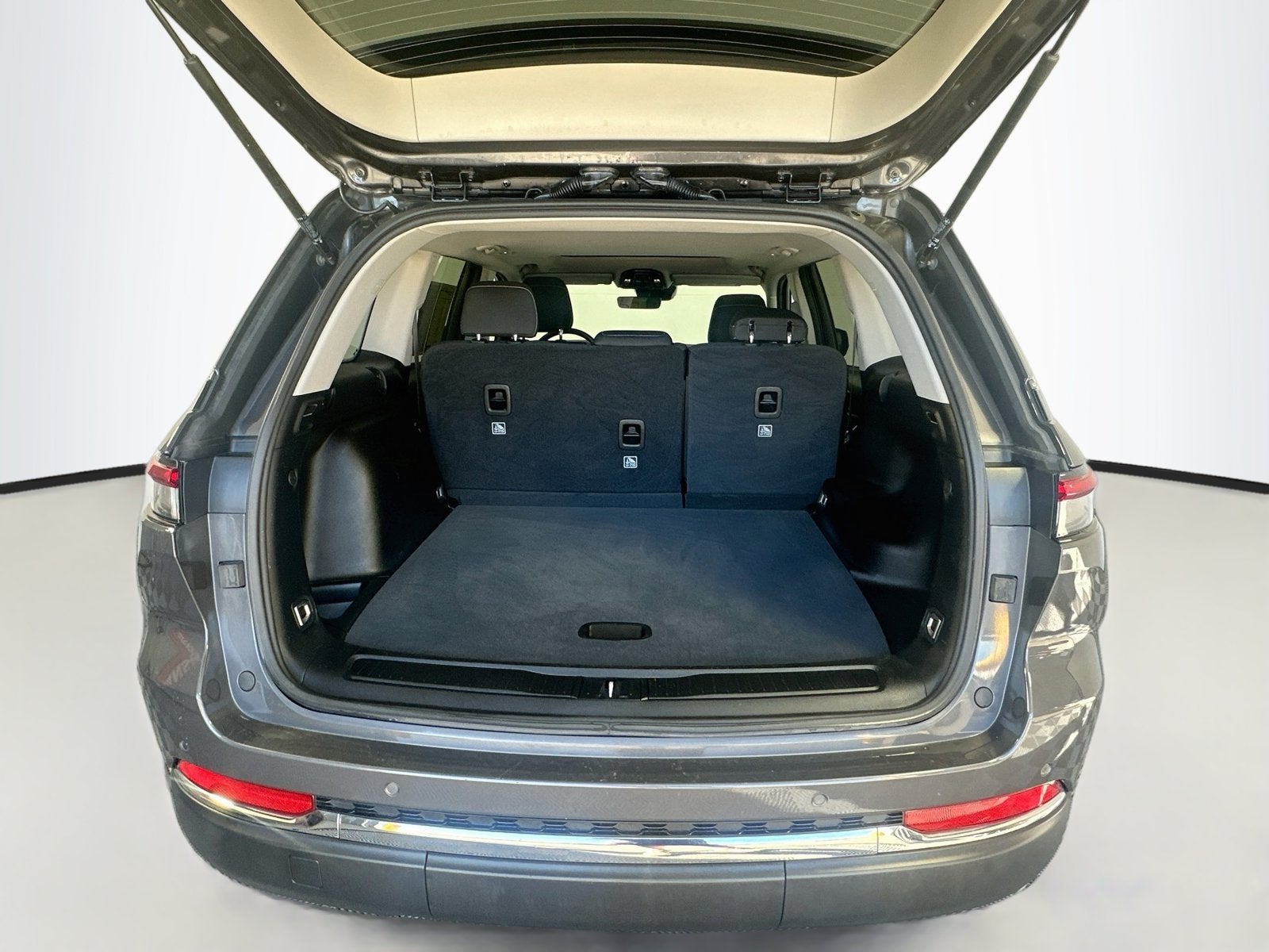 2023 Jeep Grand Cherokee Laredo 4x4