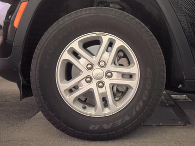 2023 Jeep Grand Cherokee Laredo 4x4