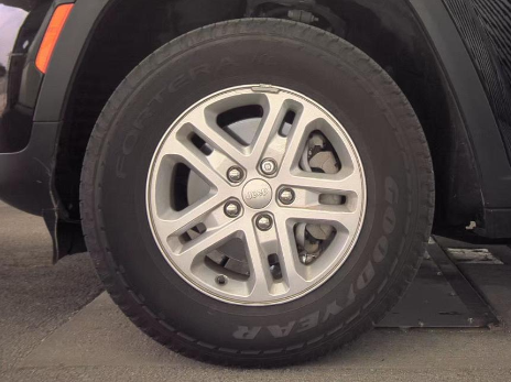 2023 Jeep Grand Cherokee Laredo 4x4