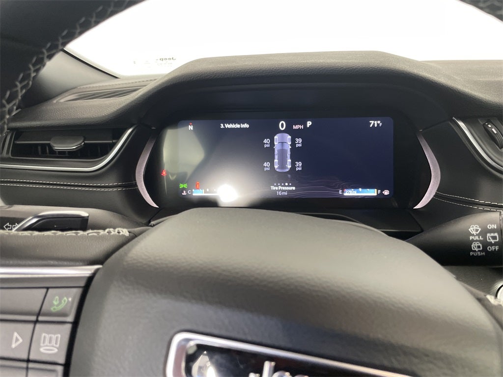 2025 Jeep Grand Cherokee GRAND CHEROKEE LAREDO X 4X4