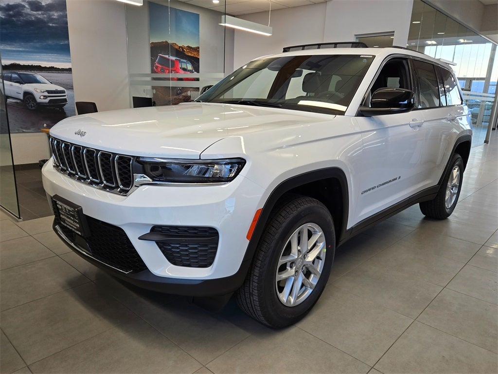 2025 Jeep Grand Cherokee GRAND CHEROKEE LAREDO X 4X4
