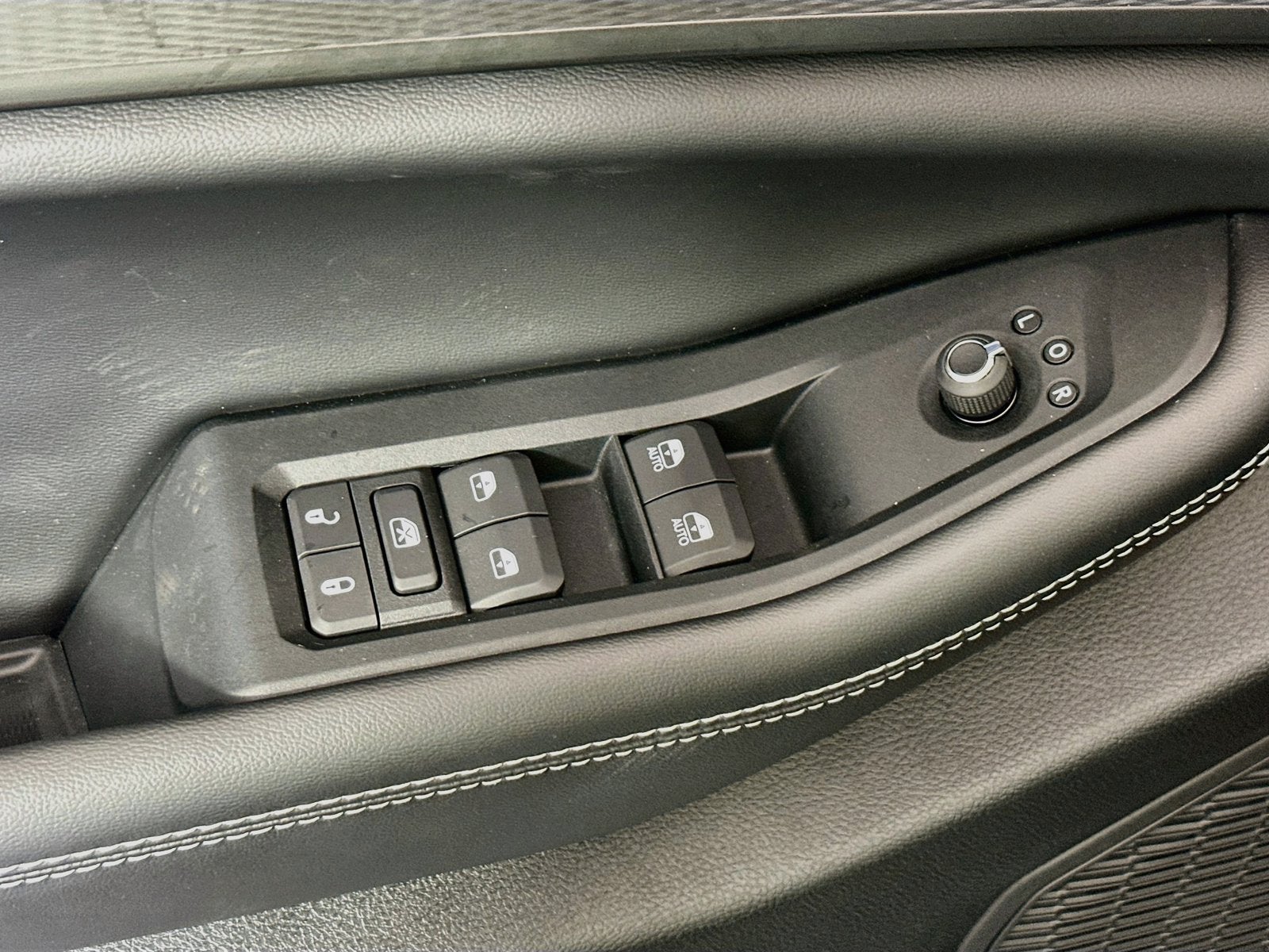 2027 Jeep Grand Cherokee GRAND CHEROKEE LAREDO X 4X4