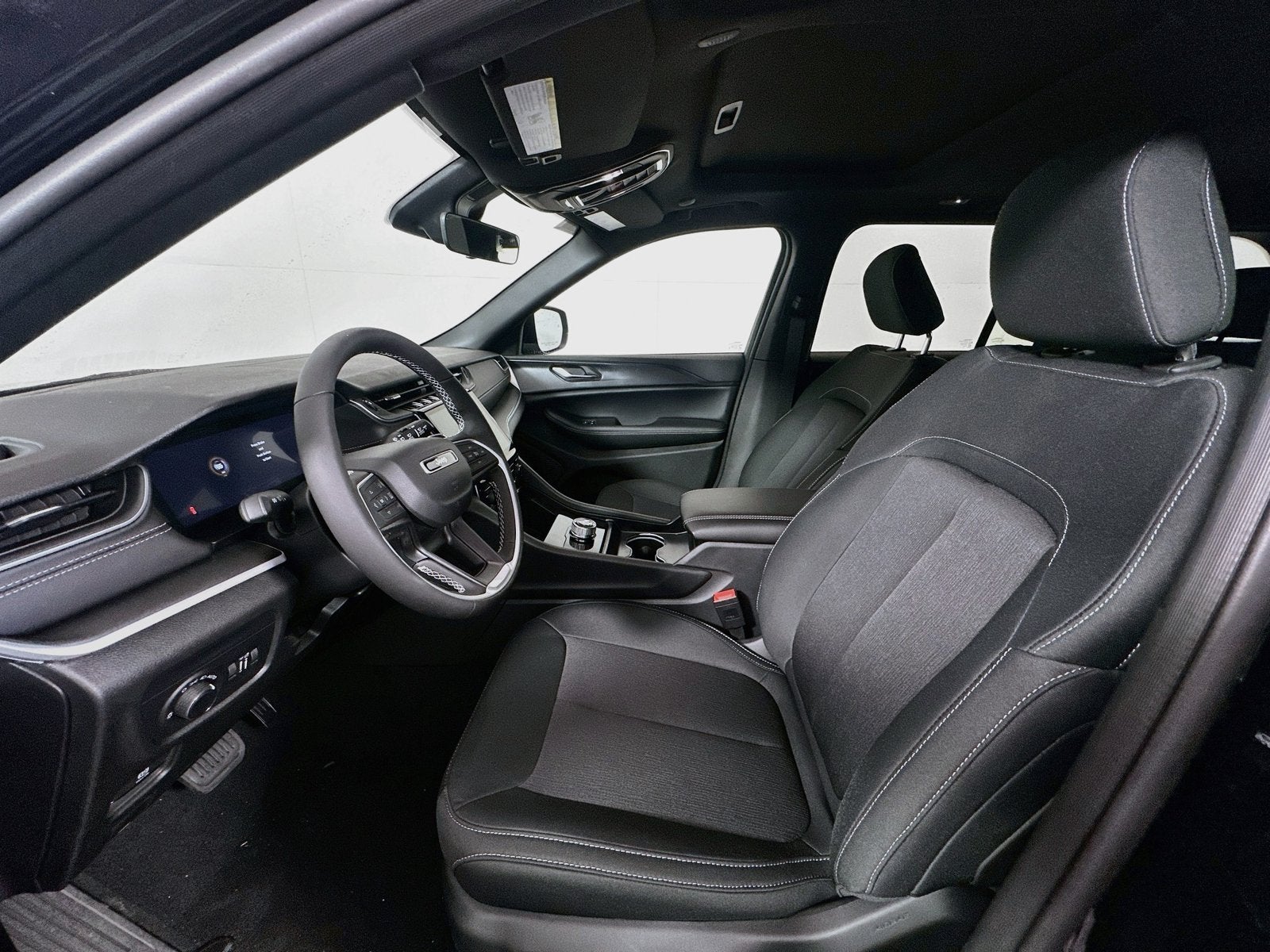 2027 Jeep Grand Cherokee GRAND CHEROKEE LAREDO X 4X4