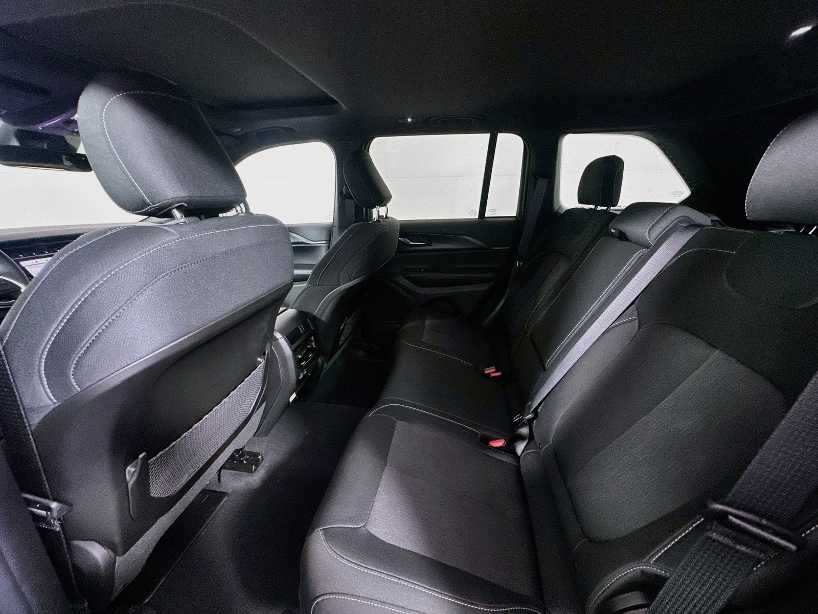 2027 Jeep Grand Cherokee GRAND CHEROKEE LAREDO X 4X4