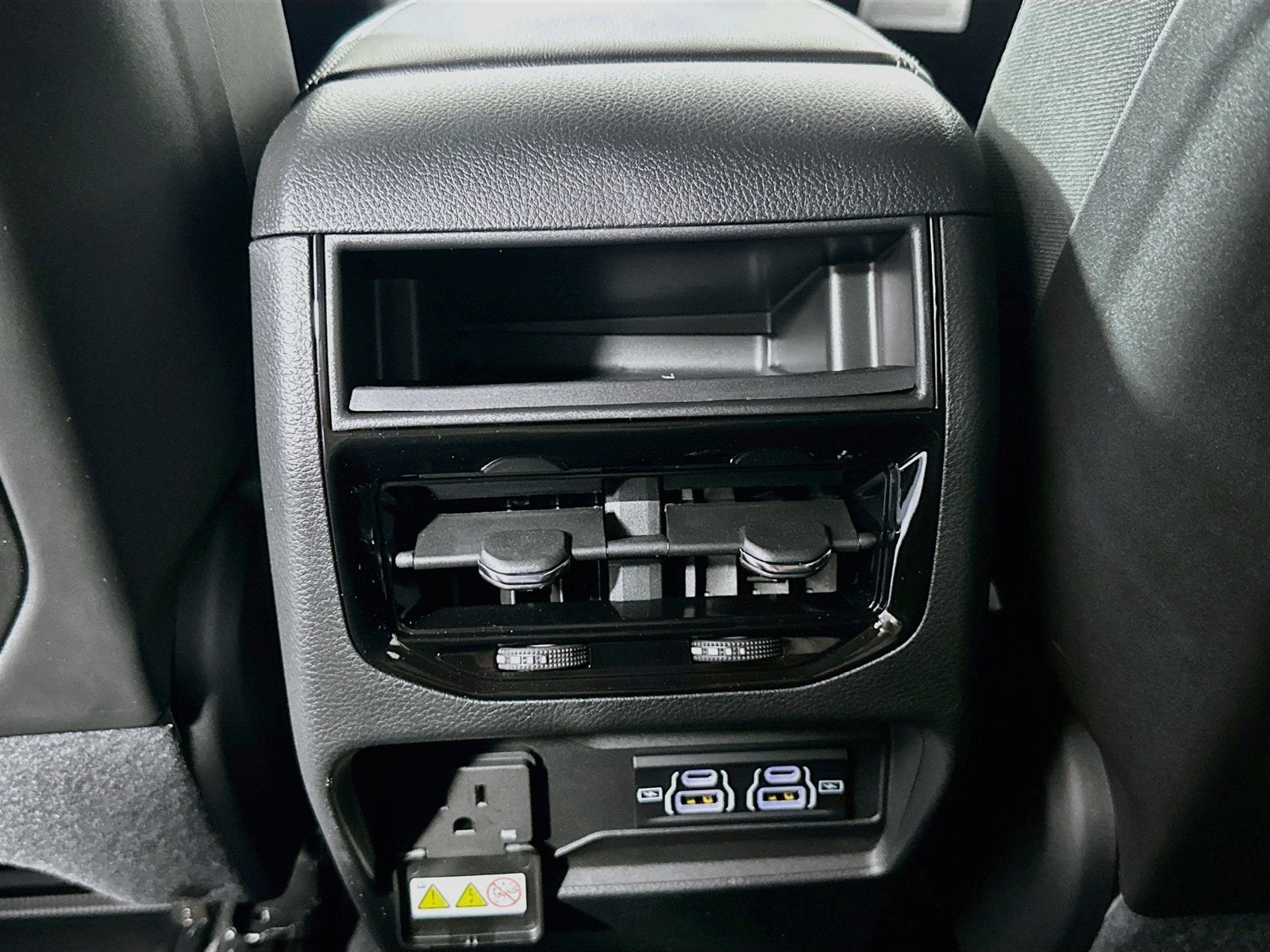 2027 Jeep Grand Cherokee GRAND CHEROKEE LAREDO X 4X4