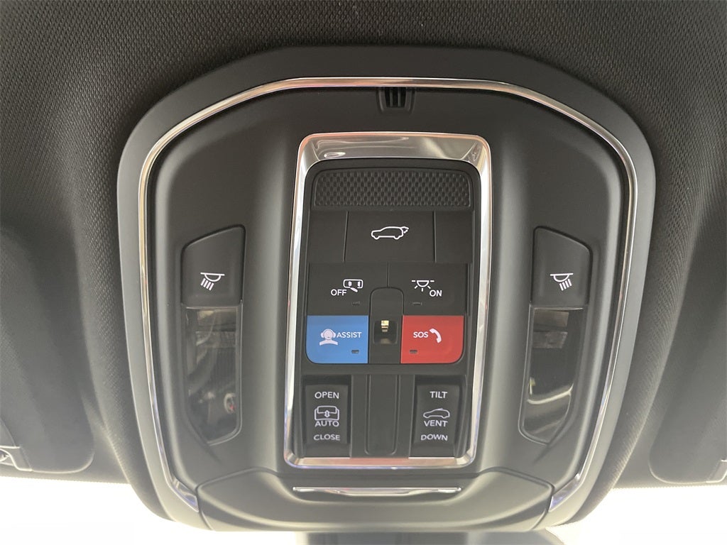 2025 Jeep Grand Cherokee GRAND CHEROKEE LAREDO X 4X4