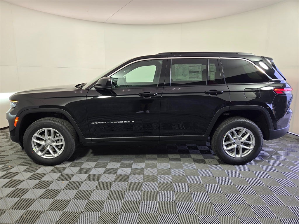 2025 Jeep Grand Cherokee GRAND CHEROKEE LAREDO X 4X4