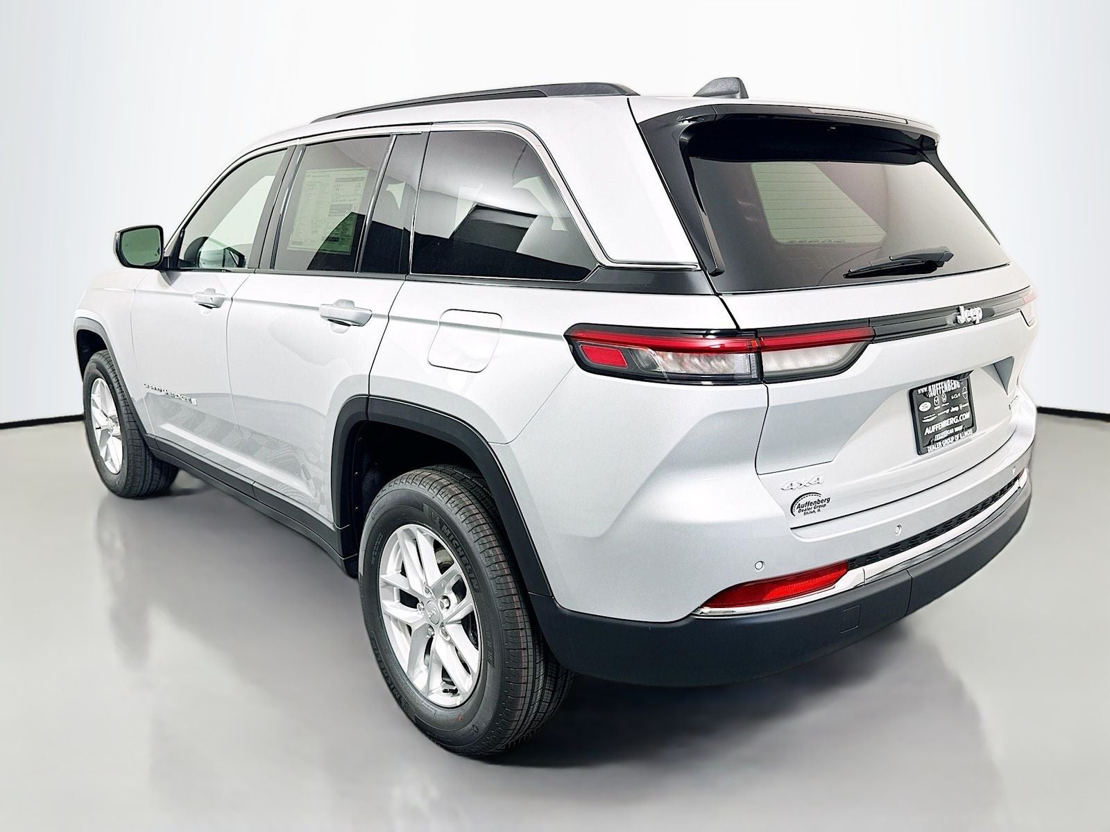 2026 Jeep Grand Cherokee GRAND CHEROKEE LAREDO X 4X4