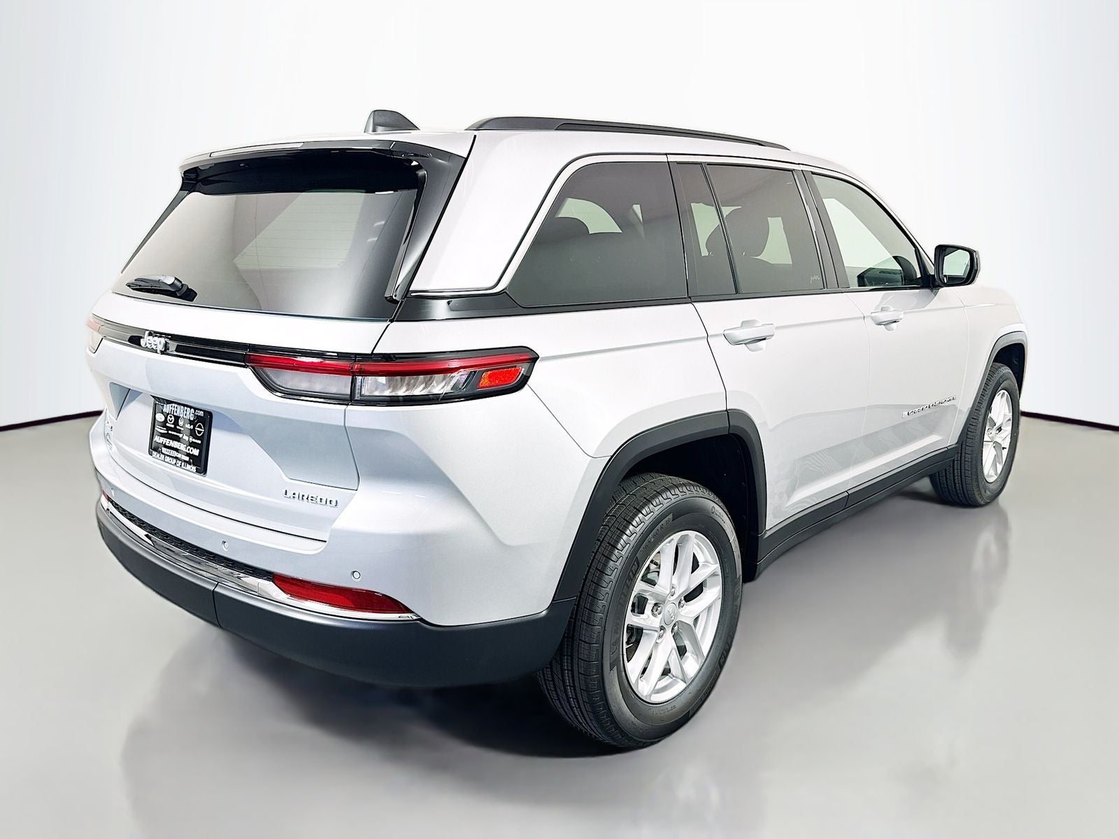 2026 Jeep Grand Cherokee GRAND CHEROKEE LAREDO X 4X4