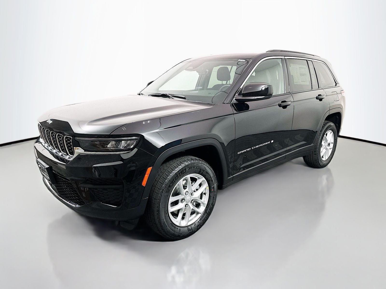 2026 Jeep Grand Cherokee GRAND CHEROKEE LAREDO X 4X4