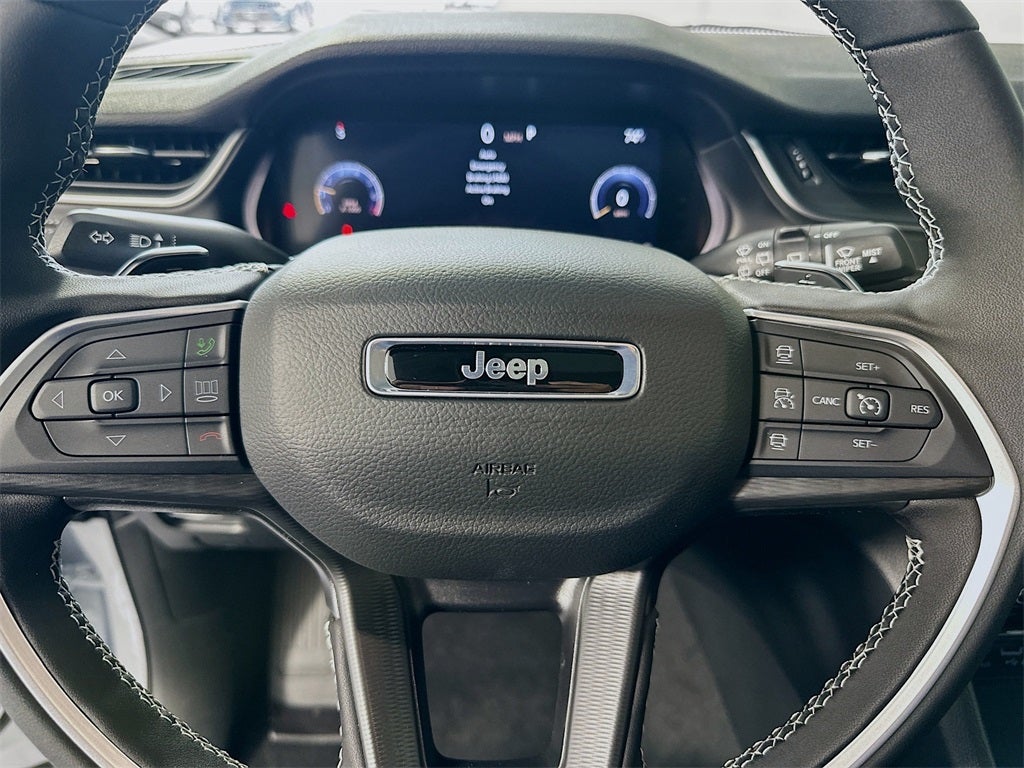 2025 Jeep Grand Cherokee GRAND CHEROKEE LAREDO X 4X4