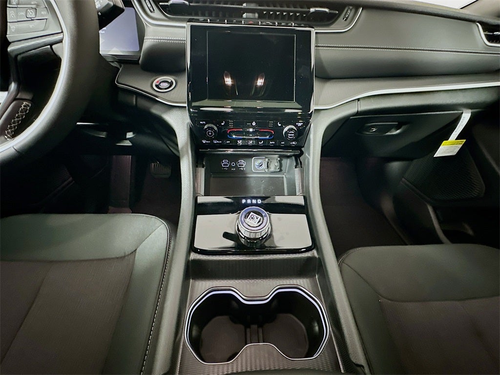 2025 Jeep Grand Cherokee GRAND CHEROKEE LAREDO X 4X4