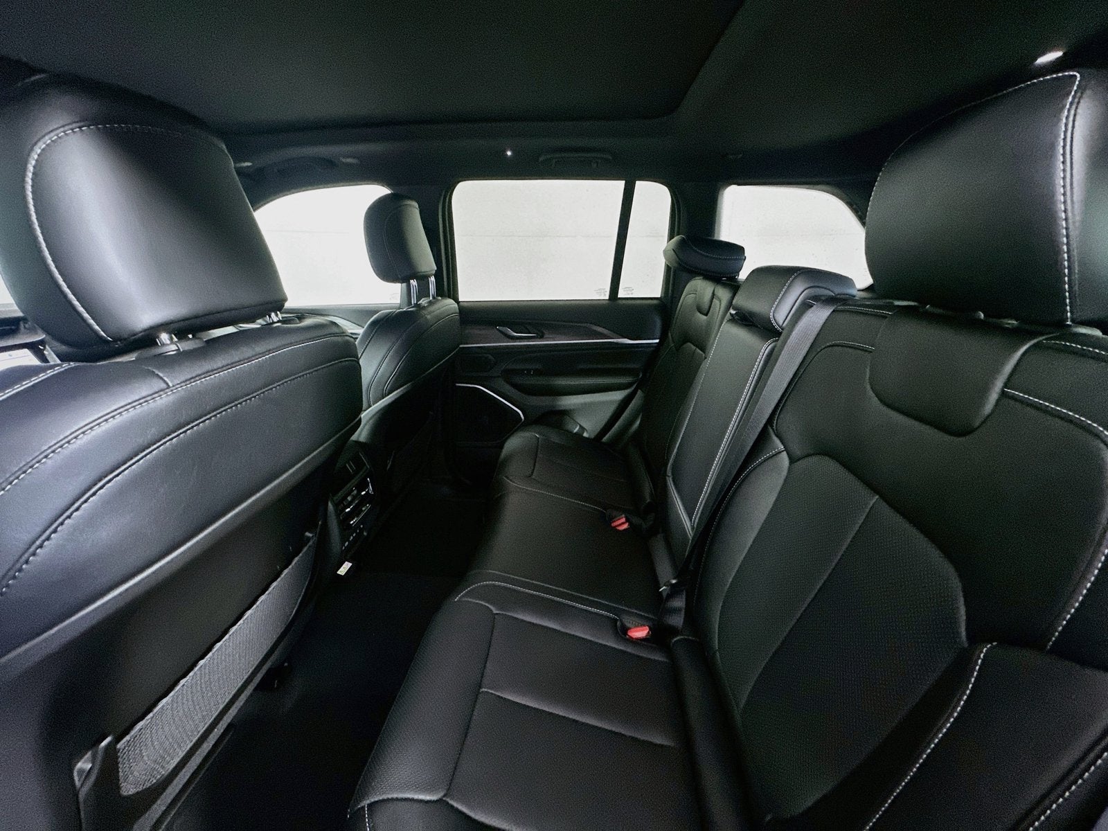 2027 Jeep Grand Cherokee GRAND CHEROKEE LIMITED RESERVE 4X4