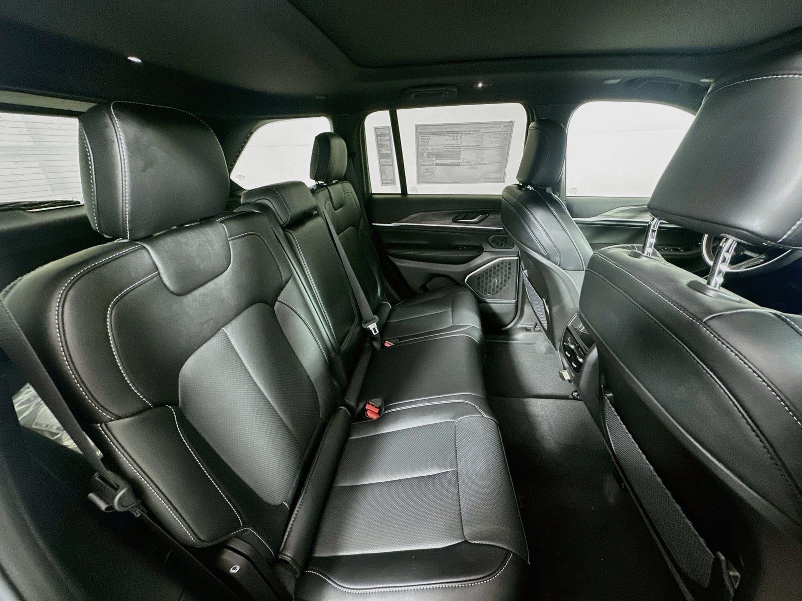 2027 Jeep Grand Cherokee GRAND CHEROKEE LIMITED RESERVE 4X4
