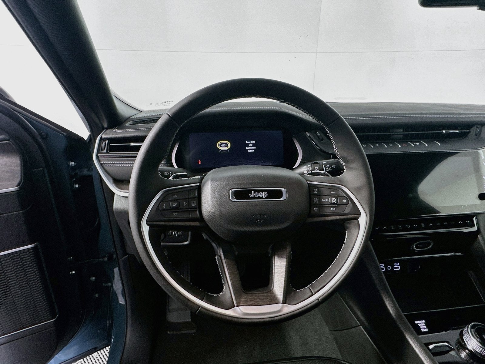 2027 Jeep Grand Cherokee GRAND CHEROKEE LIMITED RESERVE 4X4