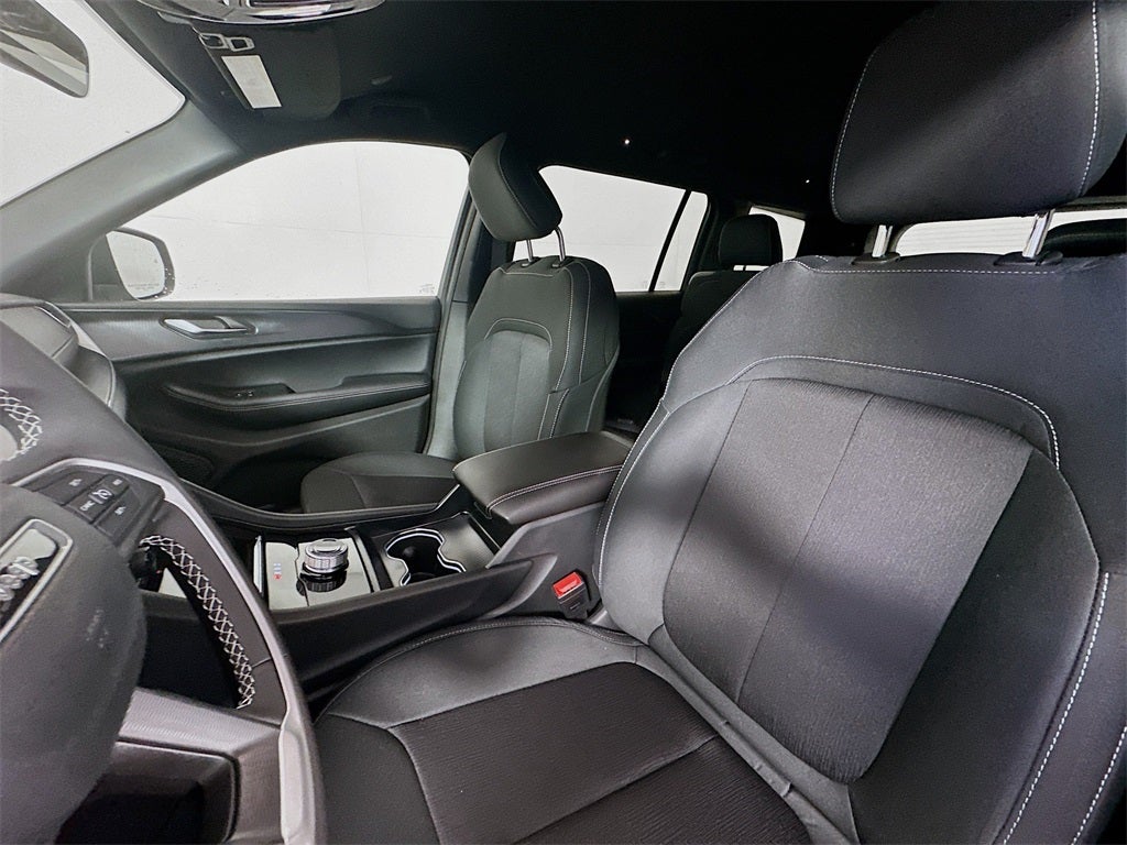 2025 Jeep Grand Cherokee GRAND CHEROKEE L LAREDO 4X4