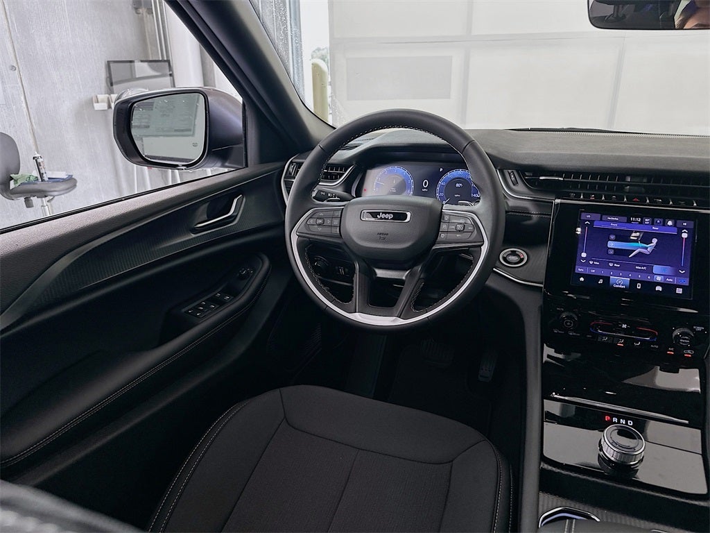 2025 Jeep Grand Cherokee GRAND CHEROKEE L LAREDO 4X4