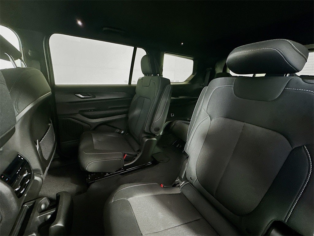 2025 Jeep Grand Cherokee GRAND CHEROKEE L LAREDO 4X4