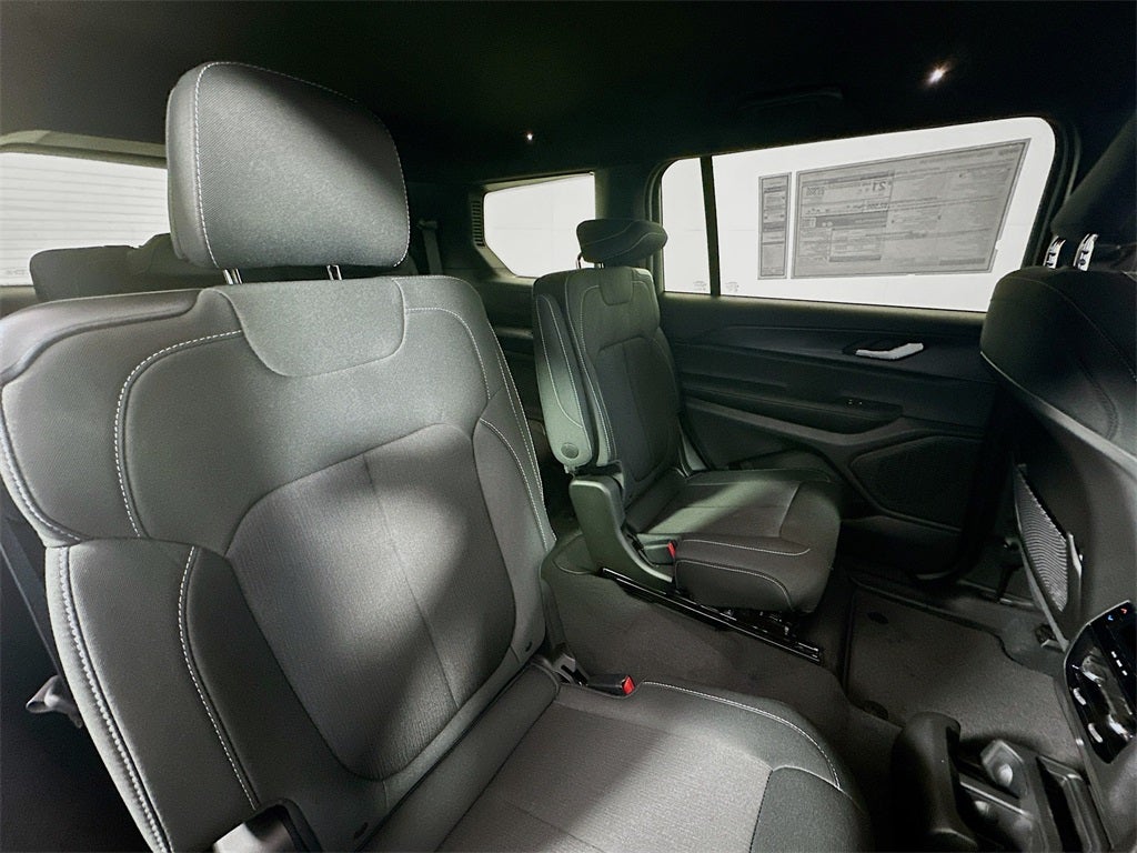 2025 Jeep Grand Cherokee GRAND CHEROKEE L LAREDO 4X4