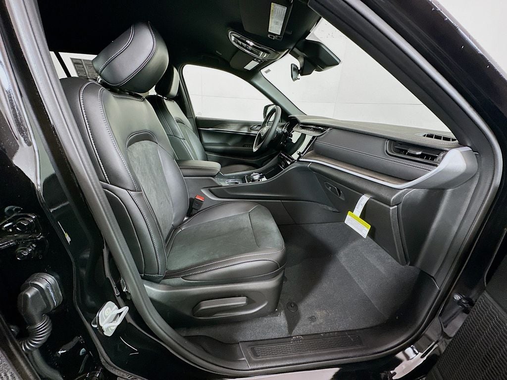 2026 Jeep Grand Cherokee GRAND CHEROKEE L LAREDO ALTITUDE 4X4