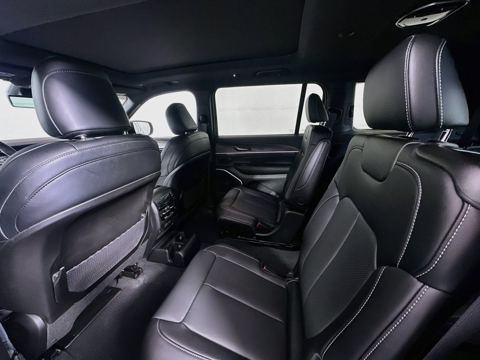 2027 Jeep Grand Cherokee GRAND CHEROKEE L LIMITED RESERVE 4X4