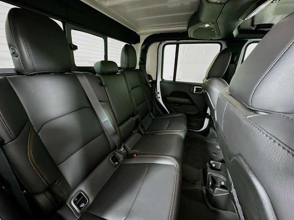 2026 Jeep Gladiator GLADIATOR SAHARA 4X4