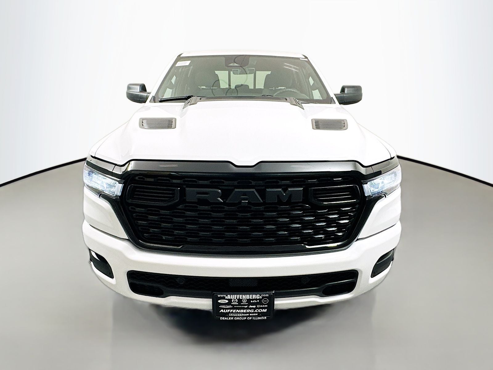 2026 RAM Ram 1500 RAM 1500 EXPRESS CREW CAB 4X4 5'7' BOX