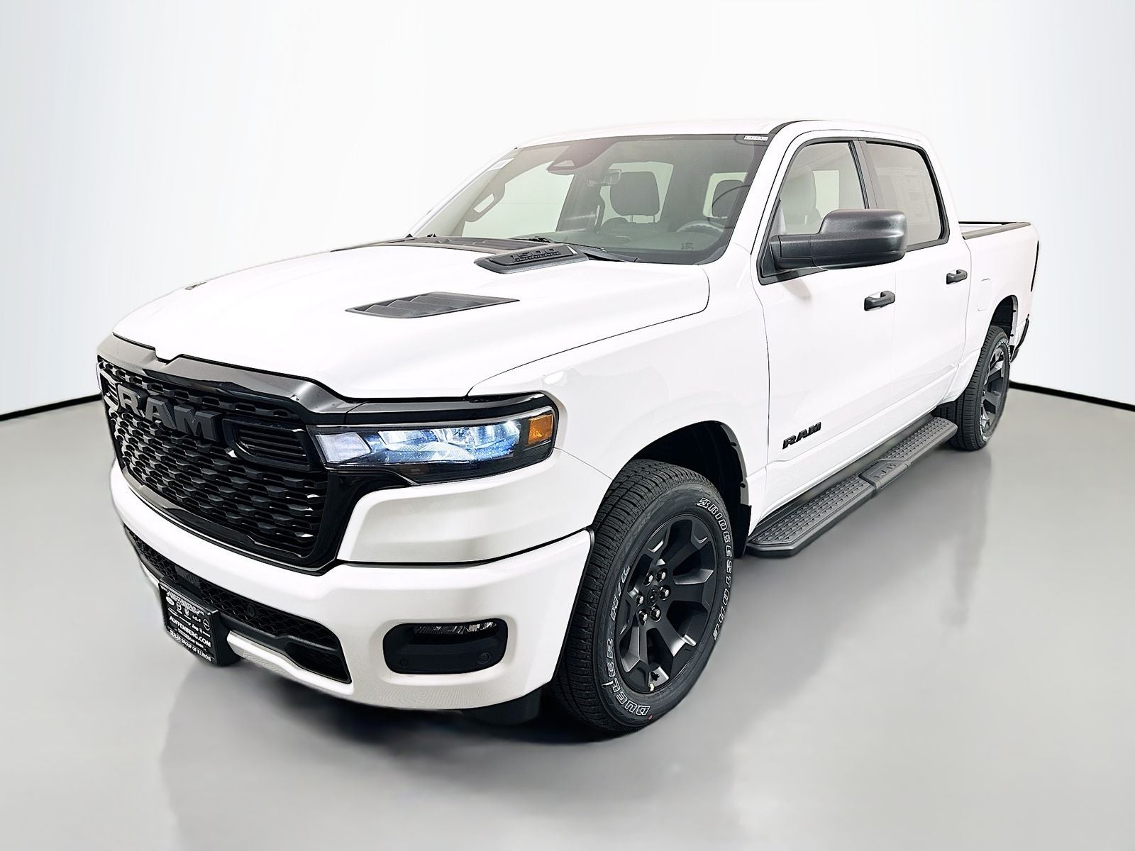 2026 RAM Ram 1500 RAM 1500 EXPRESS CREW CAB 4X4 5'7' BOX