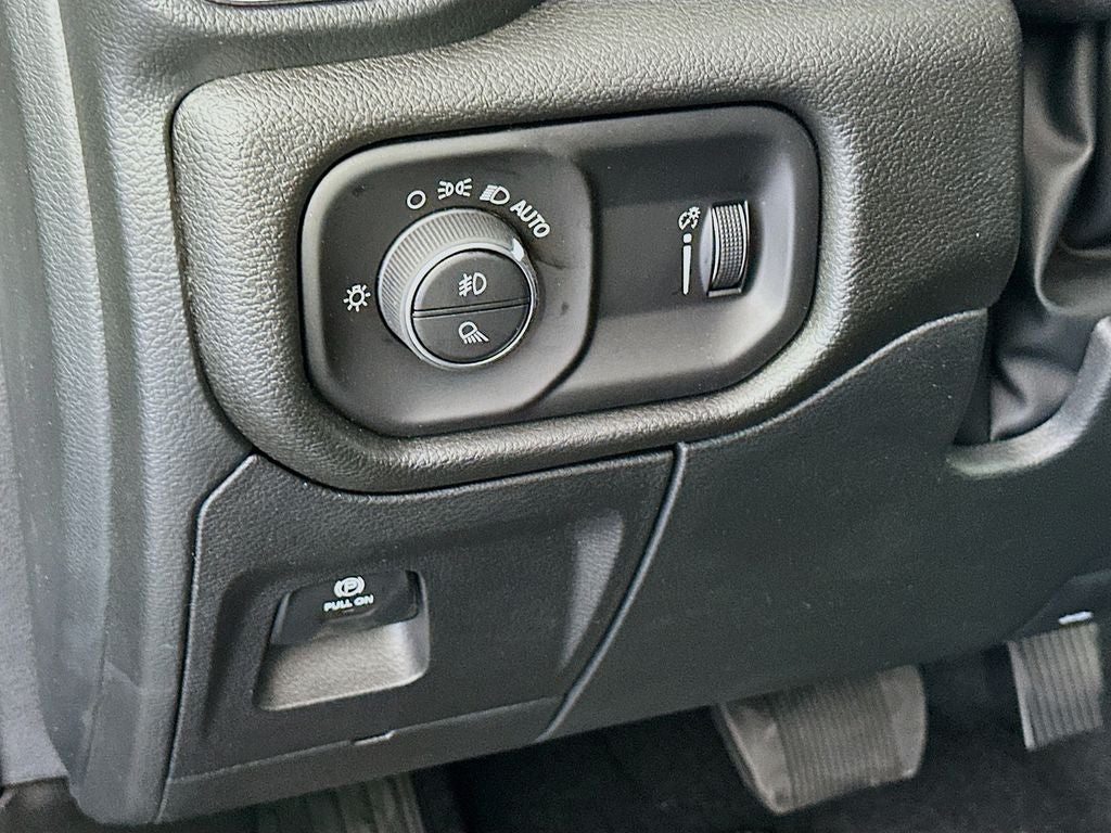 2026 RAM 1500 RAM 1500 EXPRESS CREW CAB 4X4 5'7' BOX