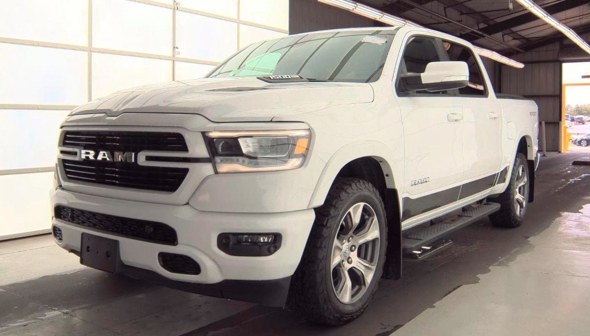 2020 RAM 1500 Laramie Crew Cab 4x4 5'7' Box