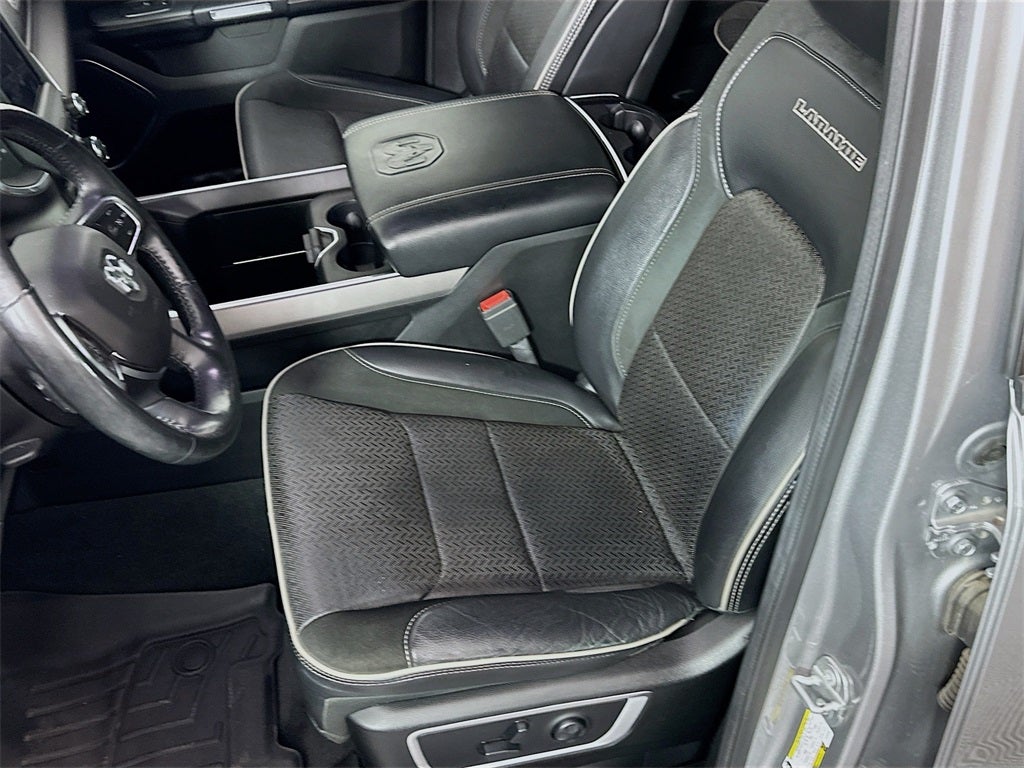 2020 RAM 1500 Laramie Crew Cab 4x4 5'7' Box