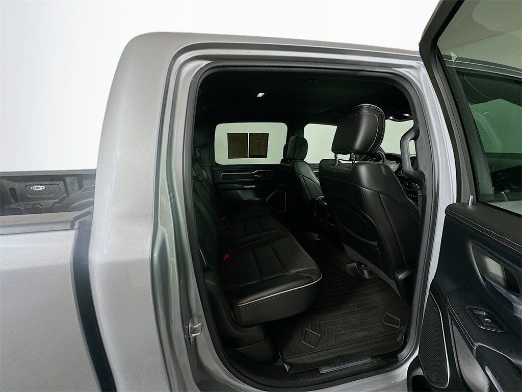 2020 RAM 1500 Laramie Crew Cab 4x4 5'7' Box