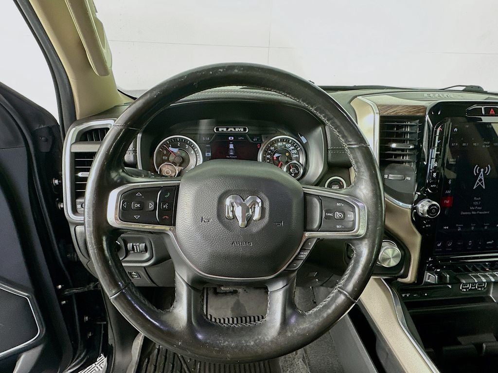 2019 RAM 1500 Laramie Crew Cab 4x4 5'7' Box