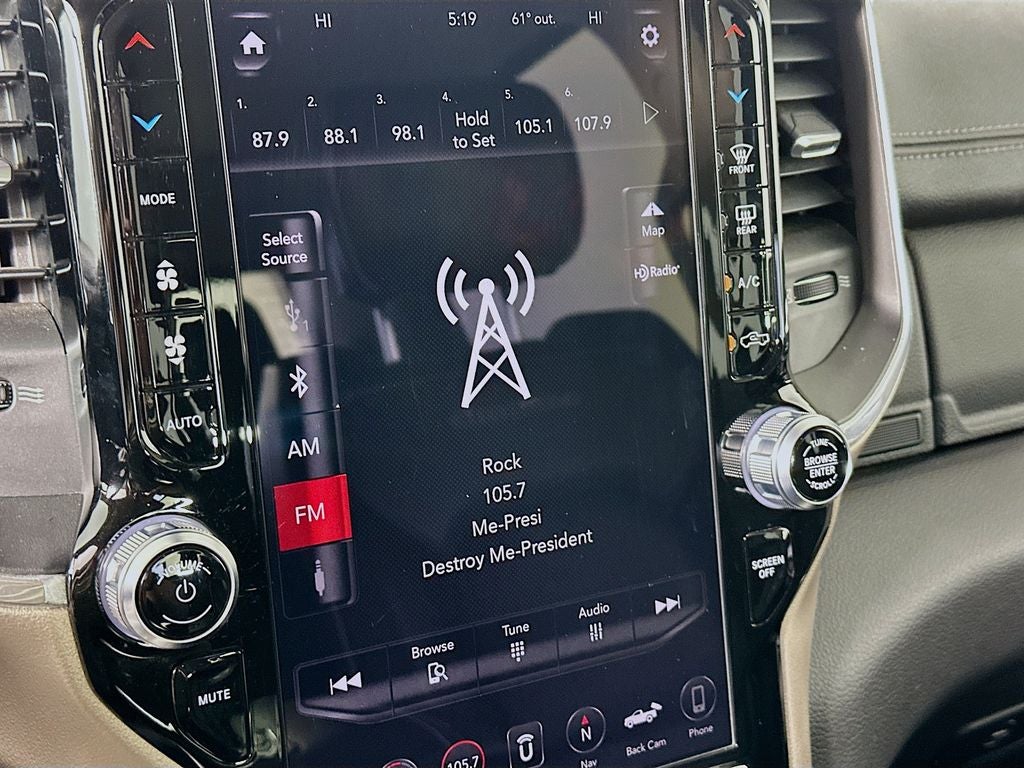 2019 RAM 1500 Laramie Crew Cab 4x4 5'7' Box