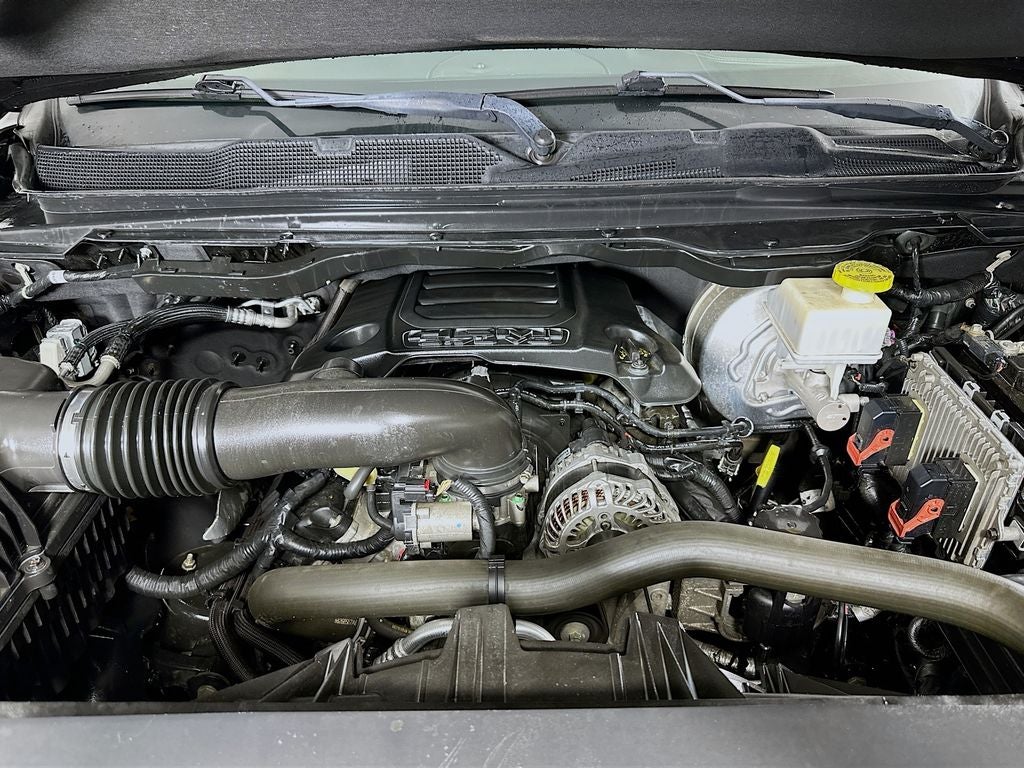 2019 RAM 1500 Laramie Crew Cab 4x4 5'7' Box