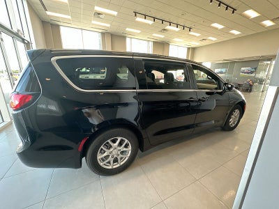 2027 Chrysler Pacifica PACIFICA SELECT