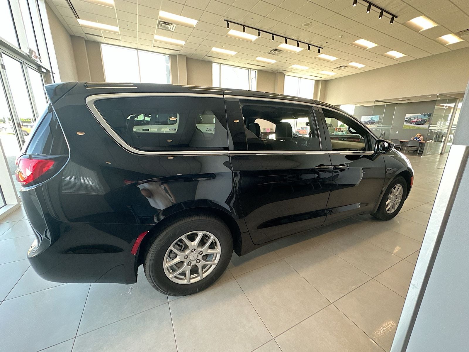 2027 Chrysler Pacifica PACIFICA SELECT