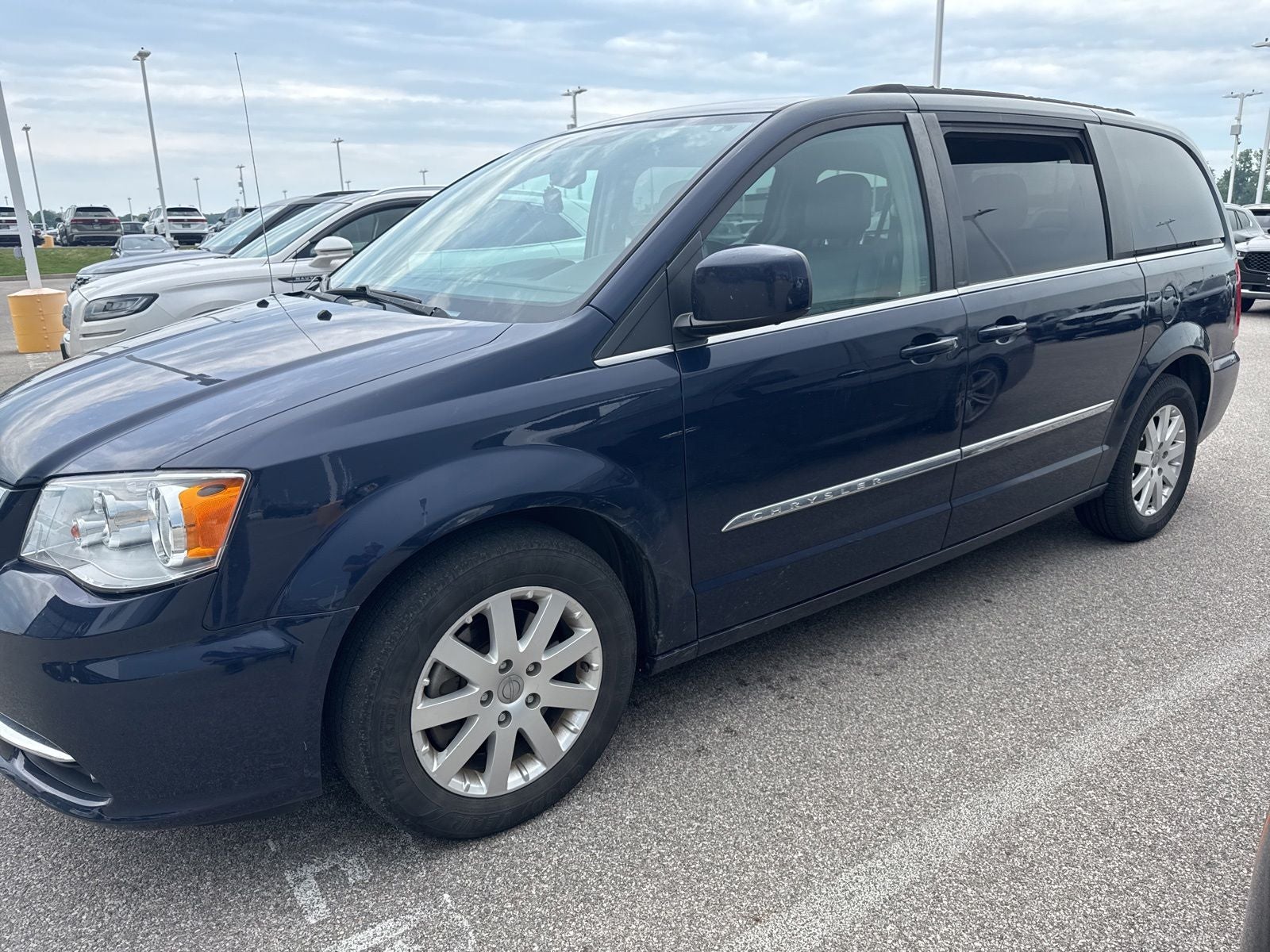 2014 Chrysler Town & Country Touring's photo