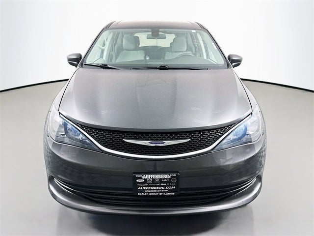 2020 Chrysler Voyager LX