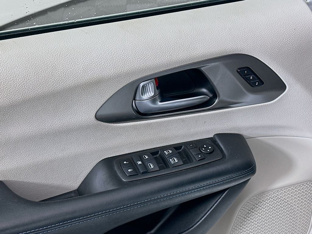 2021 Chrysler Pacifica Hybrid Touring L