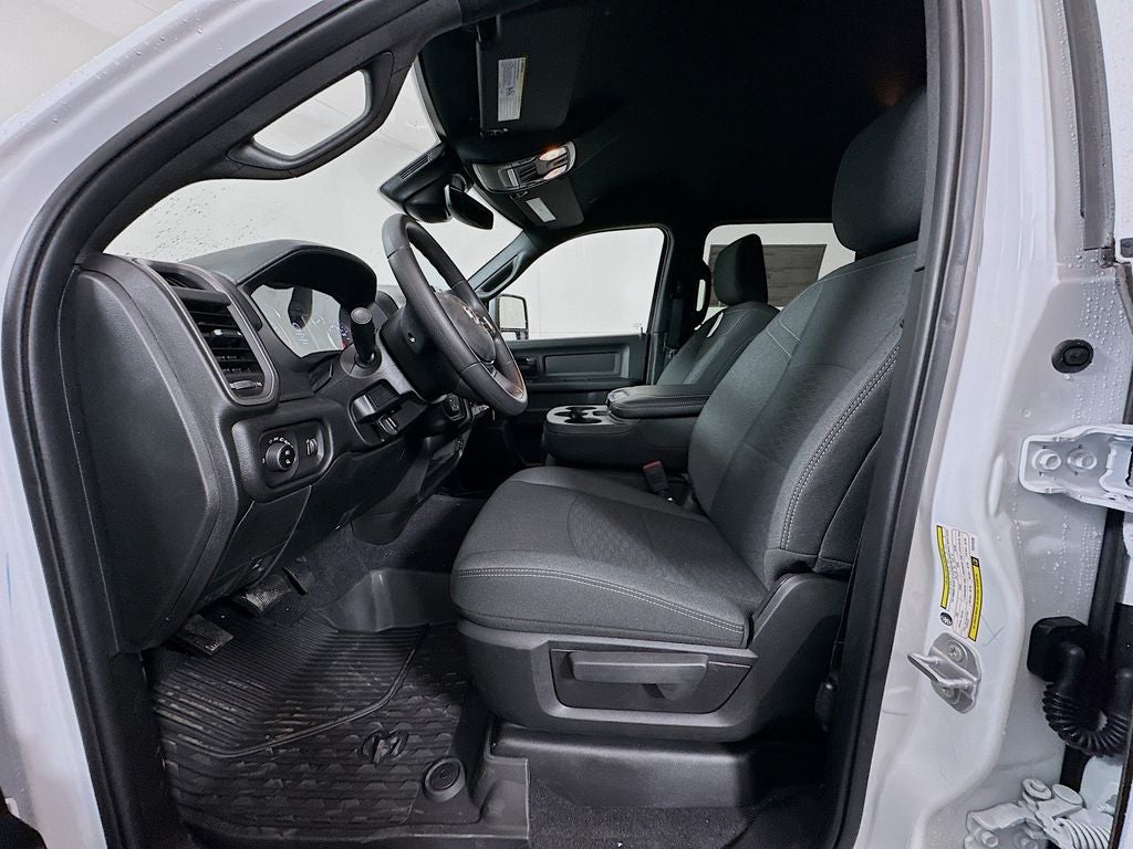 2026 RAM Ram 2500 RAM 2500 BLACK EXPRESS CREW CAB 4X4 6'4' BOX