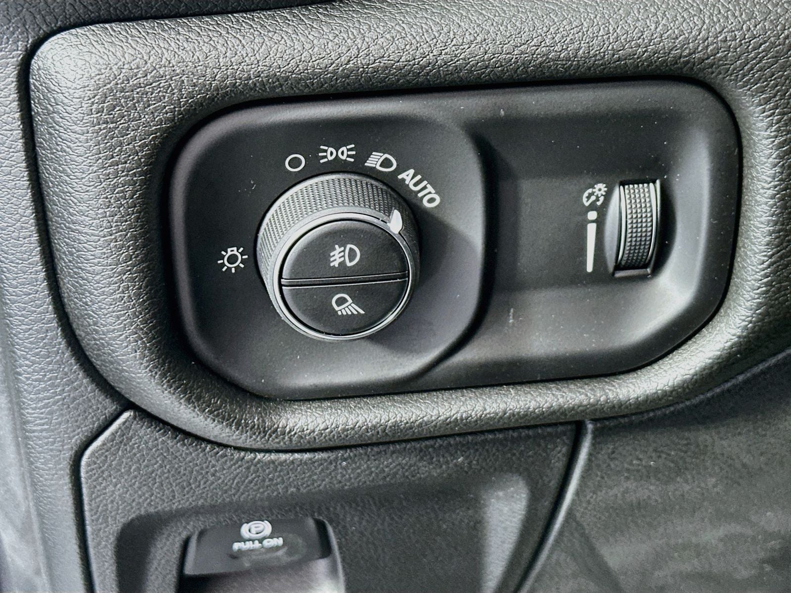 2026 RAM 1500 RAM 1500 EXPRESS CREW CAB 4X4 5'7' BOX