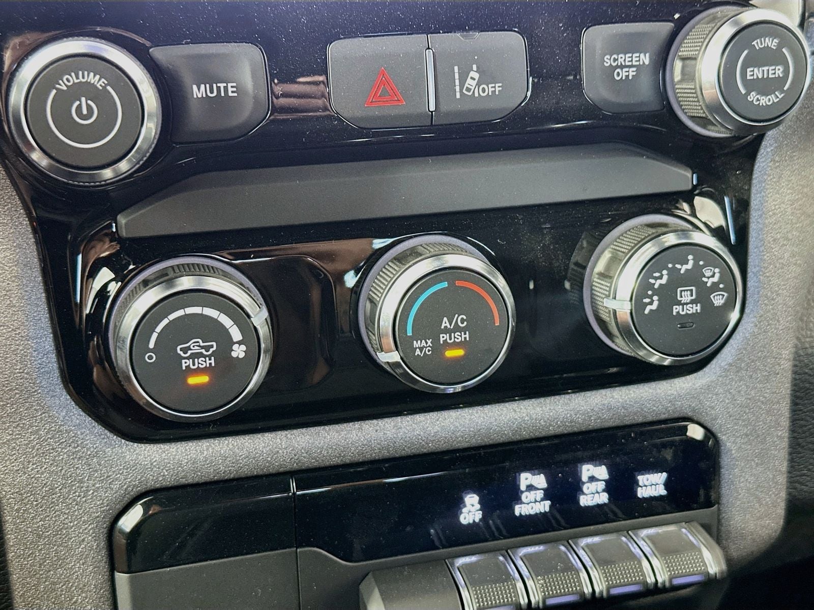 2026 RAM 1500 RAM 1500 EXPRESS CREW CAB 4X4 5'7' BOX