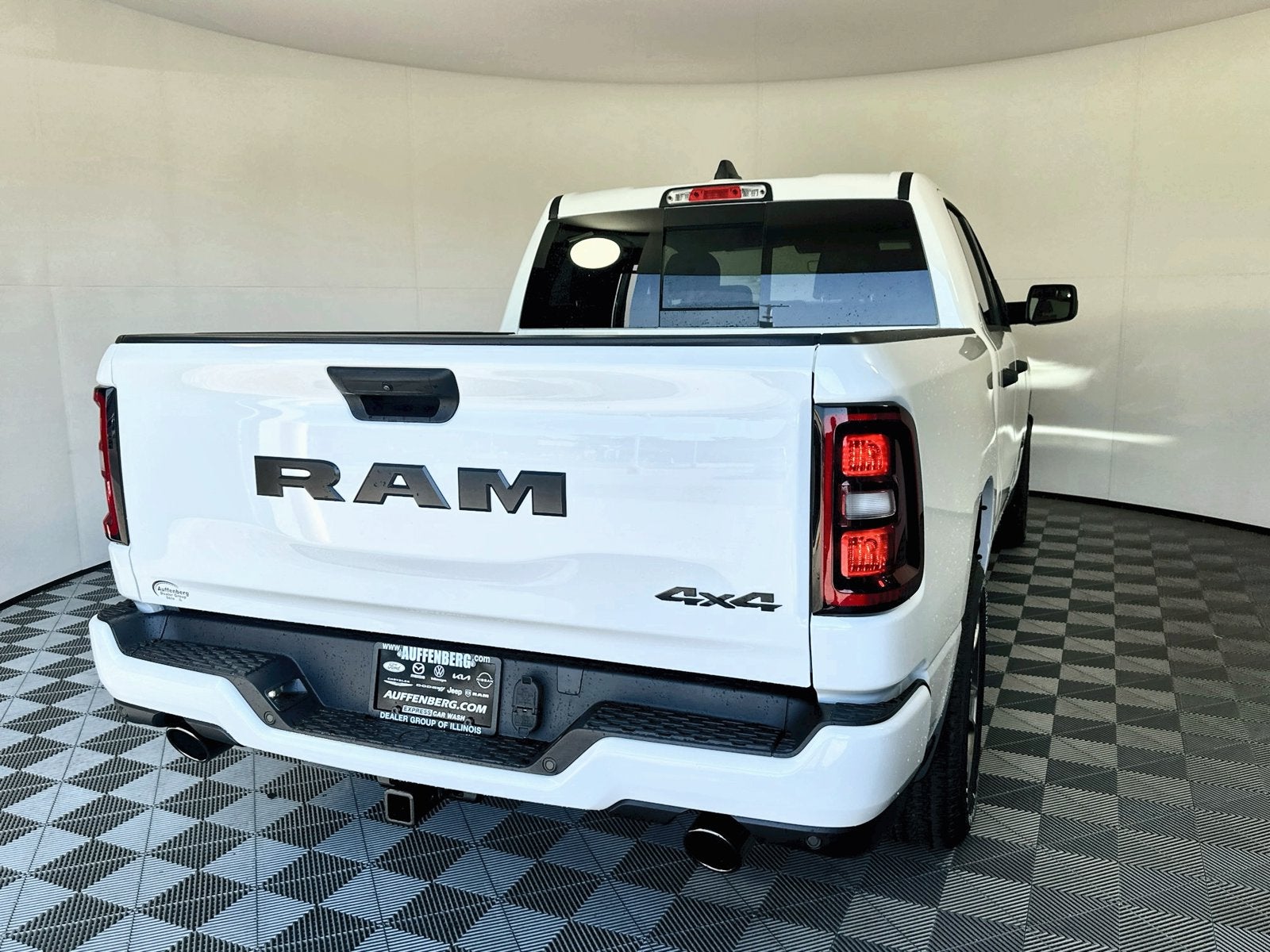 2026 RAM 1500 RAM 1500 EXPRESS CREW CAB 4X4 5'7' BOX