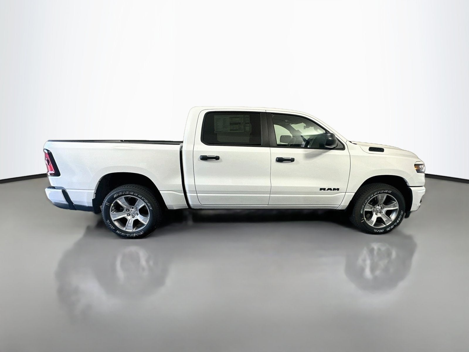 2026 RAM 1500 RAM 1500 EXPRESS CREW CAB 4X4 5'7' BOX