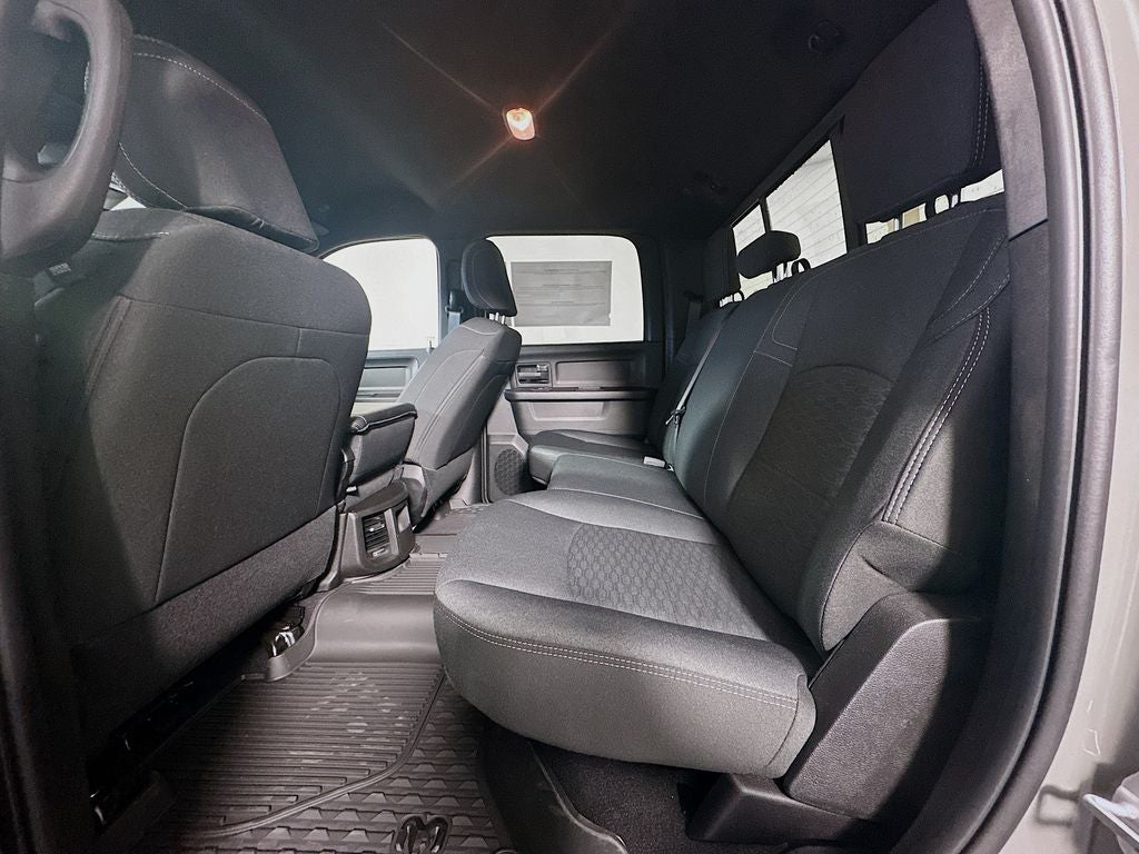 2026 RAM Ram 2500 RAM 2500 BLACK EXPRESS CREW CAB 4X4 6'4' BOX