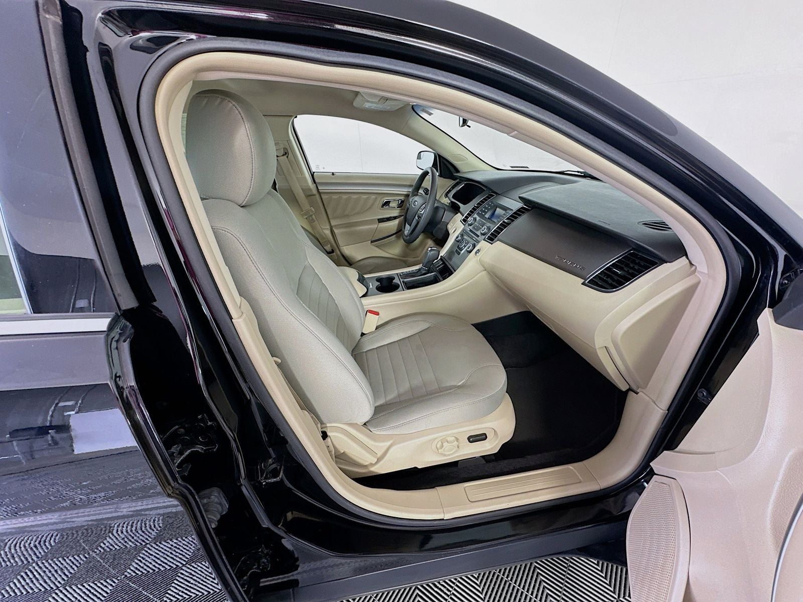2018 Ford Taurus SE
