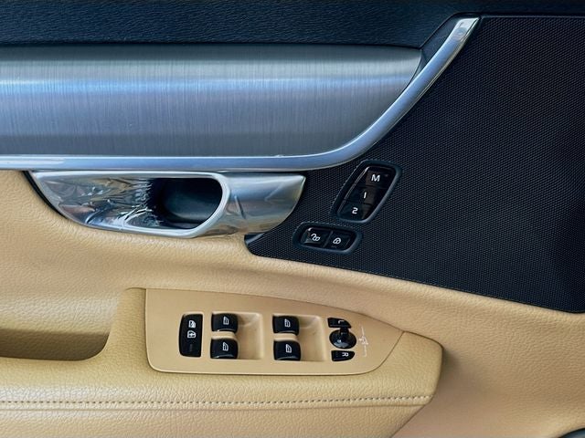 2017 Volvo S90 T6 Momentum