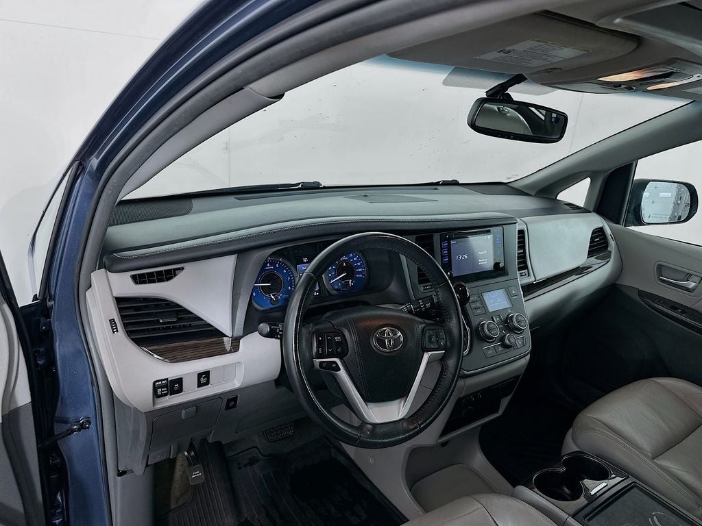 2017 Toyota Sienna L 7 Passenger